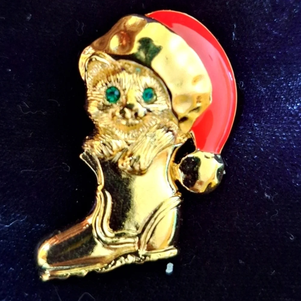 AVON Christmas Kitten Tac Pin